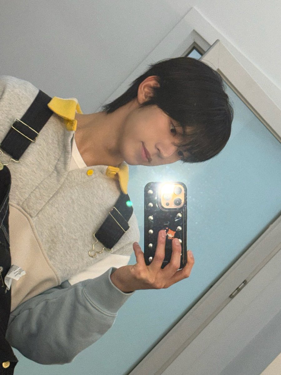 mirror mirror on the wall, who's the sweetest candy of them all? 🍬 

spoiler: it's the one holding the phone 👀