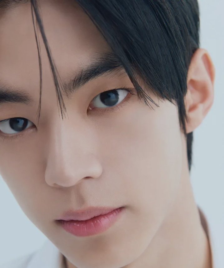 there’s something special about being part of a brand that celebrates beauty in its most natural, effortless form. 🌿✨ shooting with Jung Saem Mool was about capturing the kind of beauty that comes from feeling comfortable in your own skin.