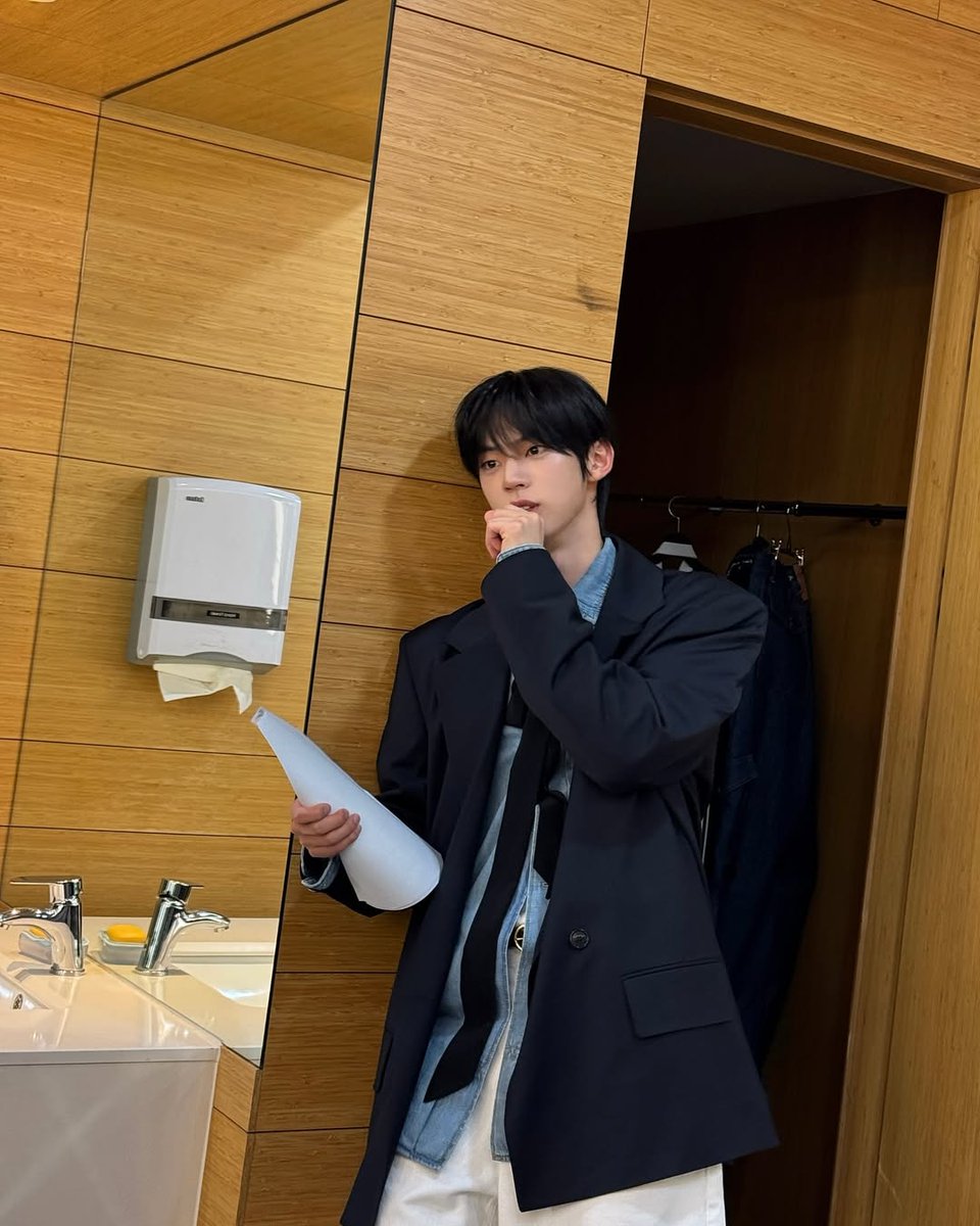 dohootws's tweet photo. just some dohoon core. https://t.co/RrKdA520NU