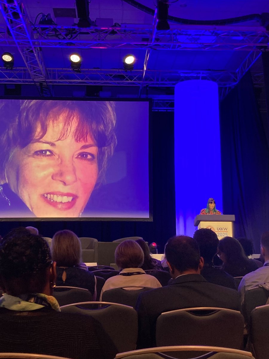 kidneybeam_'s tweet image. Another great day at @UKKidney #UKKW25 yesterday. We wanted to congratulate @hmlyoungphysio for receiving the the 2025 Donna Lamping MDT Researcher Award for her groundbreaking research in physical activity interventions for elderly patients with CKD - very well deserved! 🏆