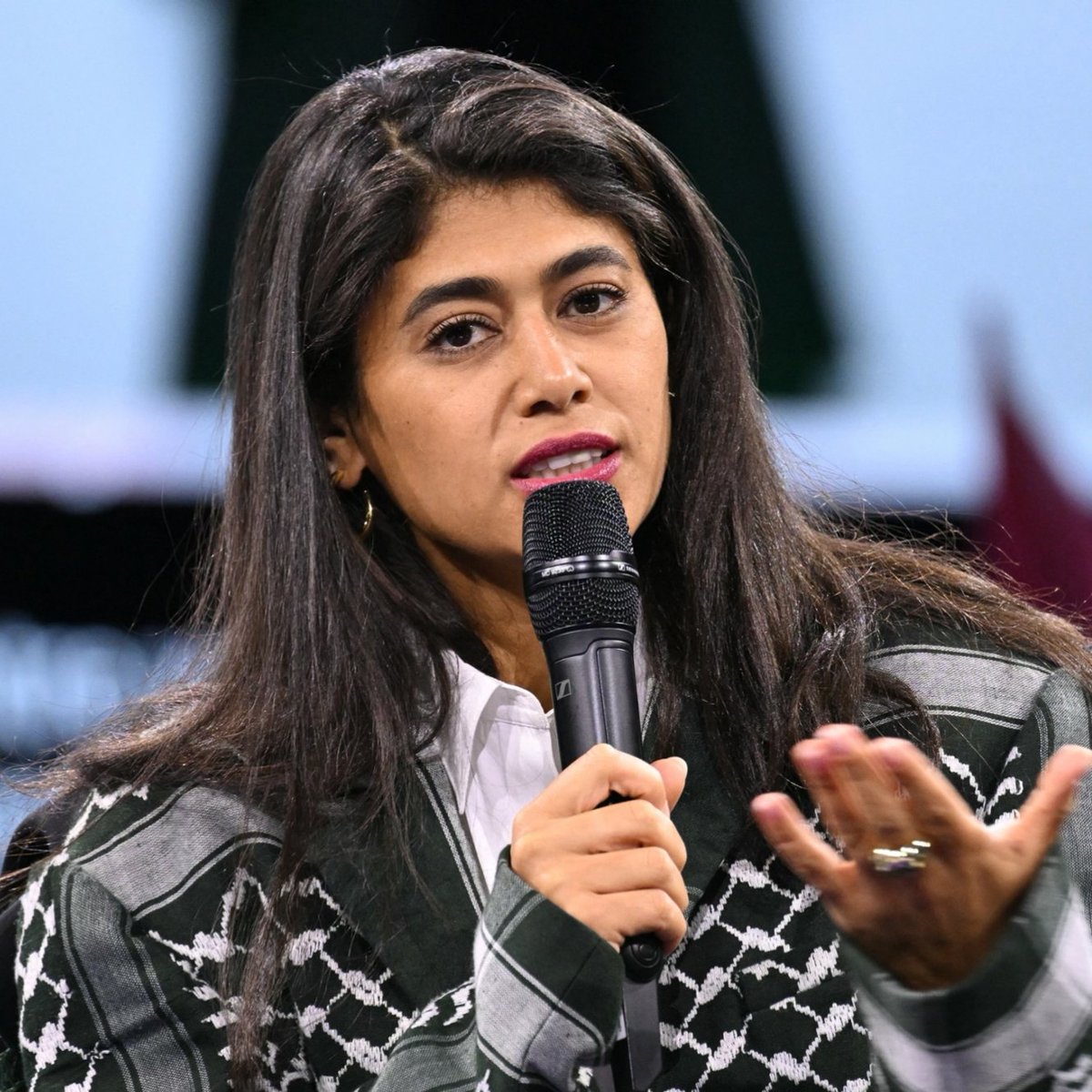 HamasAtrocities's tweet image. 🚨 BREAKING 🚨 
Rima Hassan, the french EU MP, member of the Greta Flotilla, held in Israel after she refused to sign deportation documents, is refusing to drink tap water claiming the water is dirty. She insists on receiving mineral water