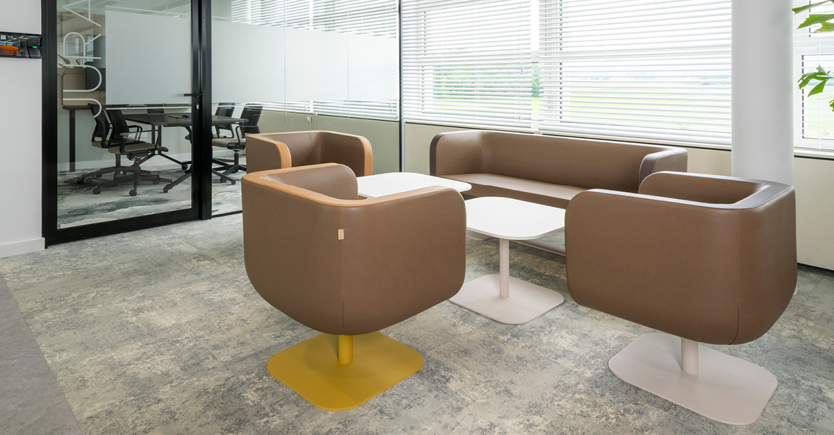Step into over 500m² of design inspiration at the Swiss showroom of Nowy Styl, SITAG by Nowy Styl, and <a href="/KuschandCo/">Kusch+Co</a> in Signy. A space where innovation meets elegance—seamlessly blended into a sleek white aesthetic. #InteriorDesign #NowyStyl #SITAG #KuschandCo