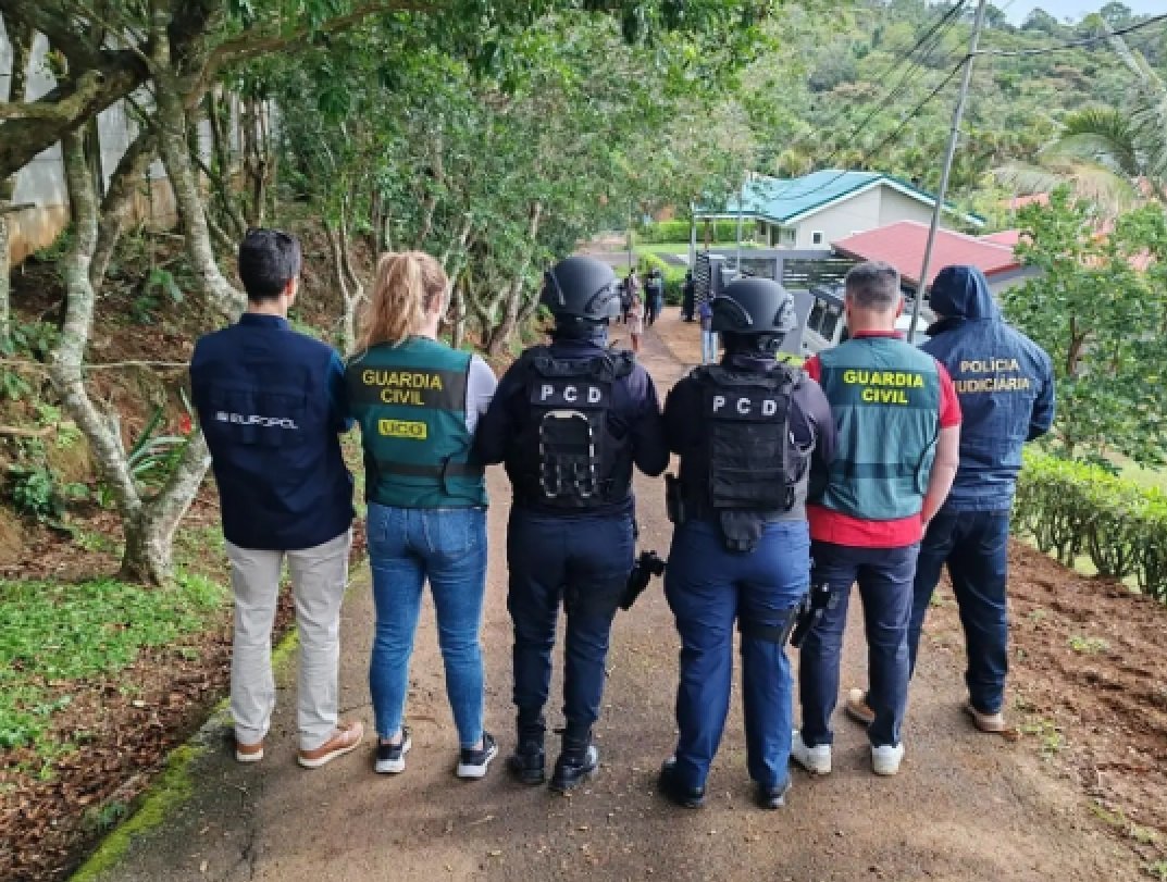 narcodiario's tweet photo. En finas láminas junto a YUCA congelada o triturada y a través del puerto de VIGO #GALICIA o de #setubal #Portugal . Así operaba la gran red criminal que enviaba #cocaína de #costarica a #Europa . La info, en
https://t.co/QmgrmeWrqc https://t.co/tEV0grrW30