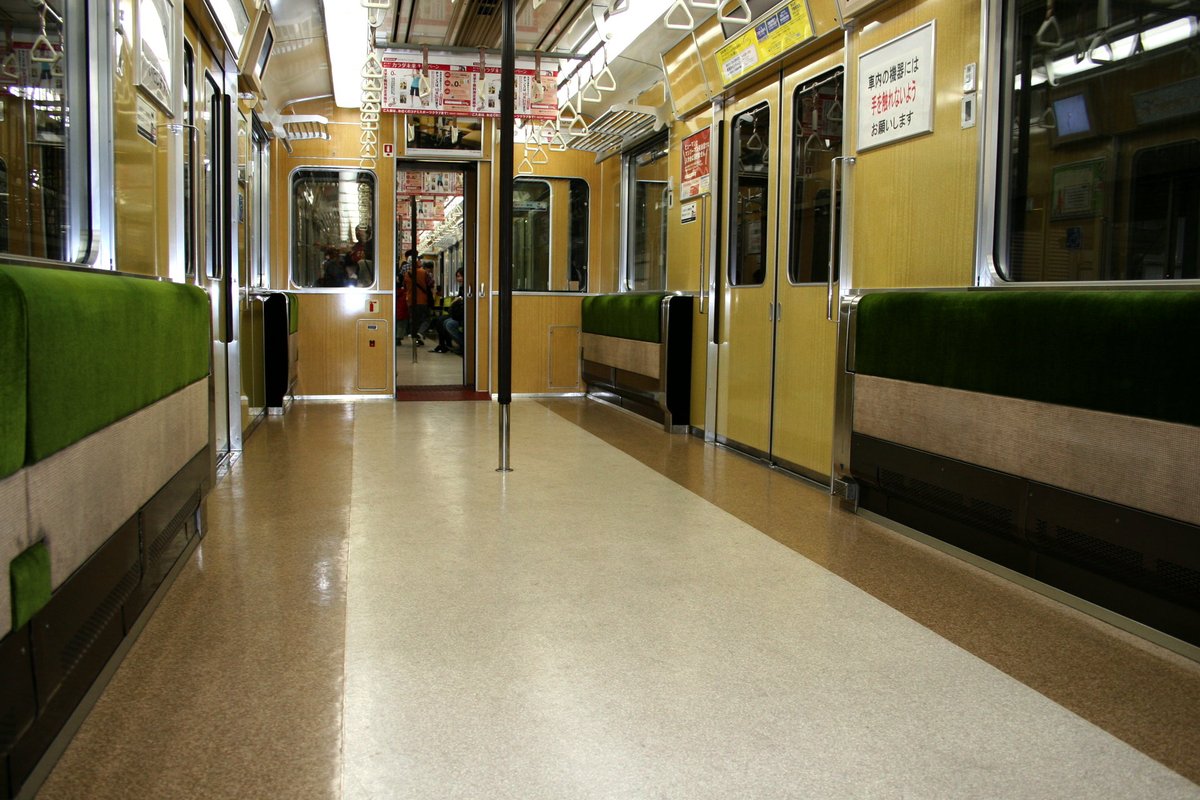8200系最大の特徴2008年まであった収納式座席 #阪急8200系デビュー30周年