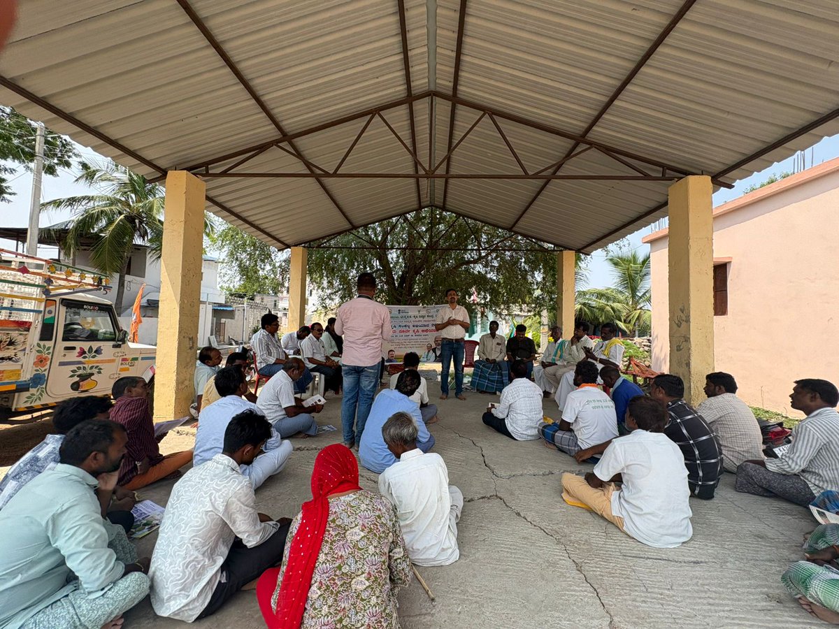 #KVK ರಾಯಚೂರು ವಿಜ್ಞಾನಿಗಳು ಜಿಲ್ಲೆಯ ಗ್ರಾಮಗಳಲ್ಲಿ ವೈಜ್ಞಾನಿಕ ಮಾದರಿಯಲ್ಲಿ ಹೈನುಗಾರಿಕೆ, ಹಾಲು ಮತ್ತು ಅದರ ಉತ್ಪನ್ನಗಳ ಮೌಲ್ಯ ವರ್ಧನೆ, ಉತ್ಪನ್ನಗಳನ್ನು‌‌ ಸೂಕ್ತ ಬೆಲೆಗೆ ಮಾರಾಟ ಮಾಡುವ ಮಾರುಕಟ್ಟೆ ವಿಧಾನಗಳ‌‌ ಬಗ್ಗೆ‌ ರೈತರಿಗೆ ಮಾಹಿತಿ ನೀಡಿದರು.
#ViksitKrishiSankalpAbhiyan
<a href="/PIBBengaluru/">PIB in Karnataka</a> <a href="/CBC_Bengaluru/">Central Bureau of Communication, Karnataka</a> <a href="/ICAR_IIHR/">ICAR-IIHR</a>