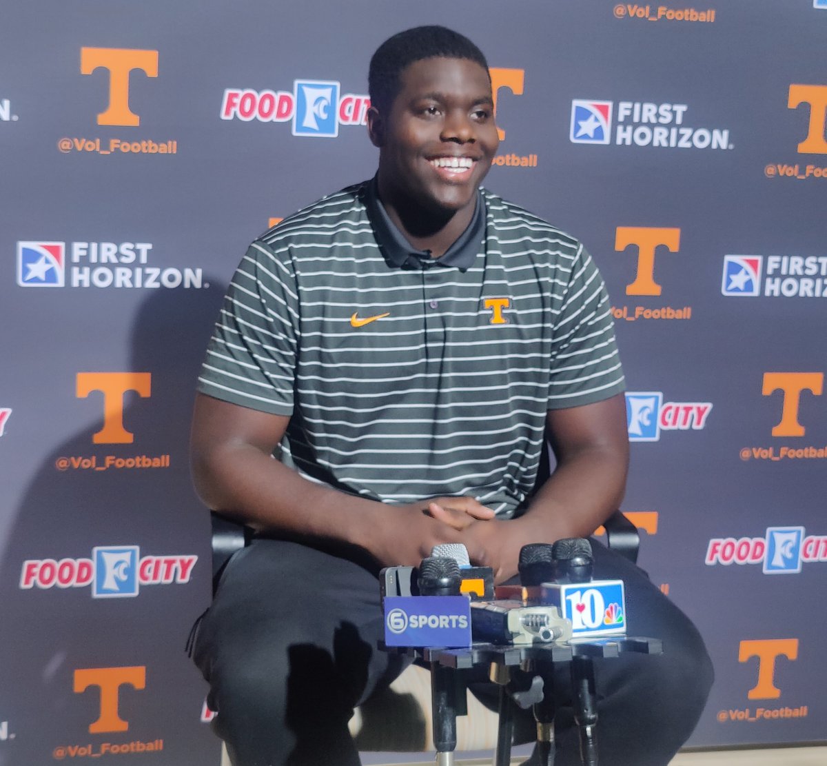 Website Poll Question:
Besides the QBs, which FIRST YEAR Vols football player will make the biggest impact on offense?

9 choices listed. Photo: Freshman OT David Sanders Jr.

Replies welcome, but please also cast your vote in the poll on the website. 🤓👇
991thesportsanimal.com/2025/06/11/web…