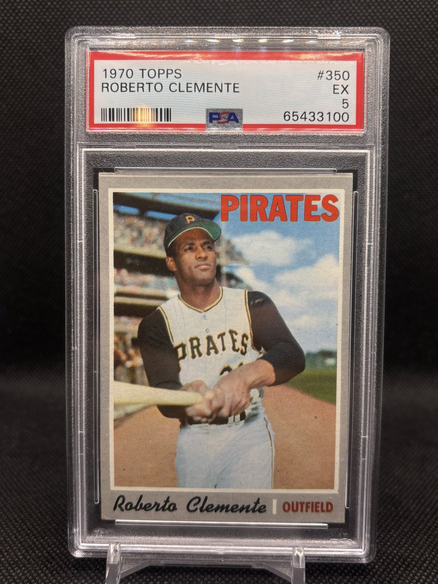 bucscollector's tweet photo. @CardsStory Clemente’s
1962 SGC 4           110$
1966 BGS 3.5.        70$
1969 PSA 4.             70$
1970 PSA 5.              70$ https://t.co/MbkIQaKQmN
