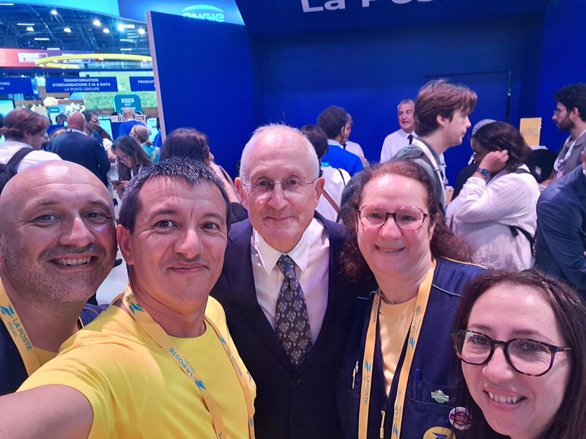 #Vivatech édition 2025 bat son plein  ! 🚀 📷 
Philippe , facteur dans le  #Morbihan,  est notre ambassadeur breton sur ce RV incontournable de la tech mondiale. 
<a href="/GroupeLaPoste/">La Poste Groupe</a> , acteur de la souveraineté numérique et leader du #ecommerce  y présente 3⃣0⃣ solutions innovantes.