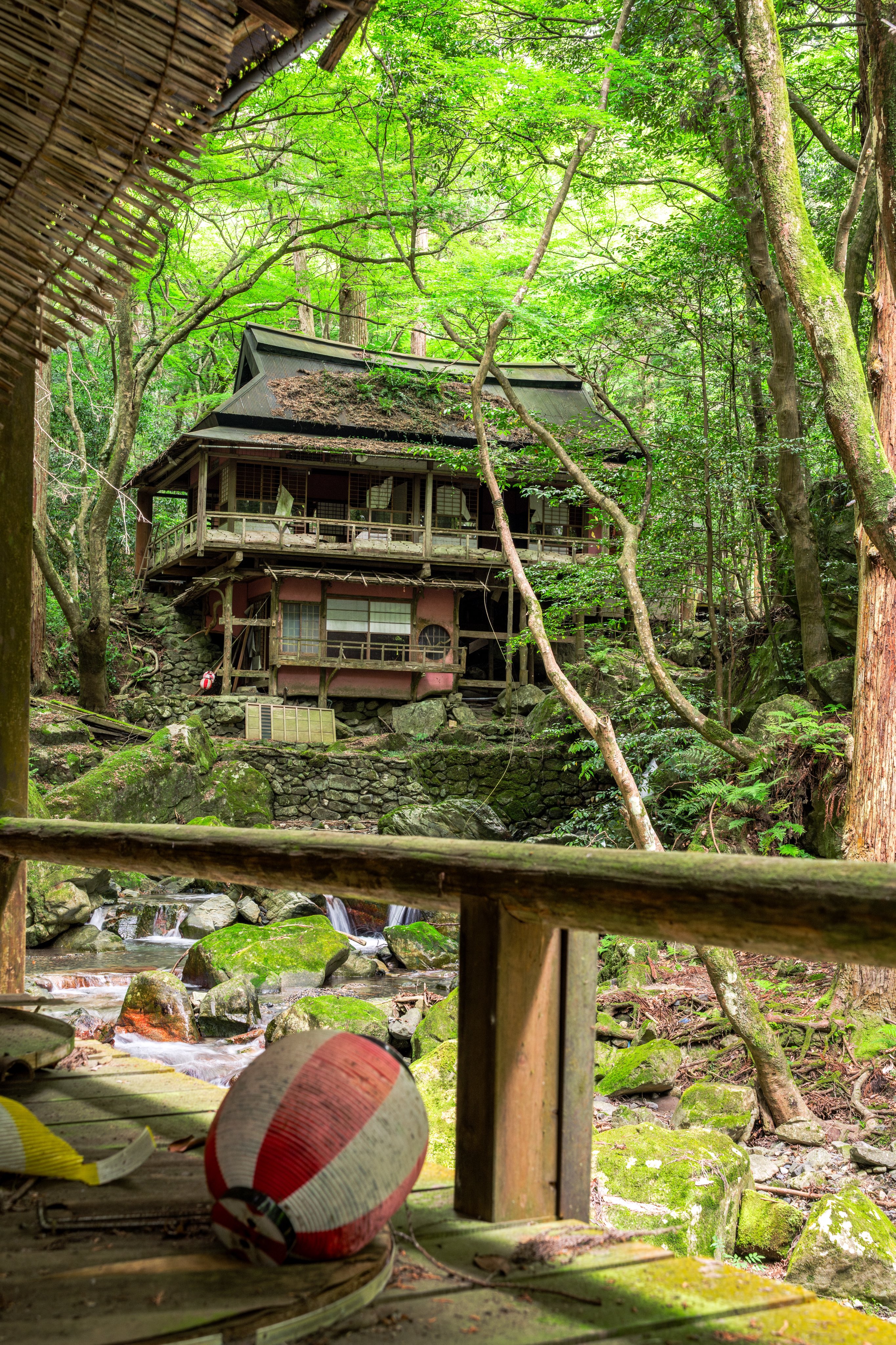 写真集『世界でいちばん美しい廃墟 強烈な存在感を見せる世界の