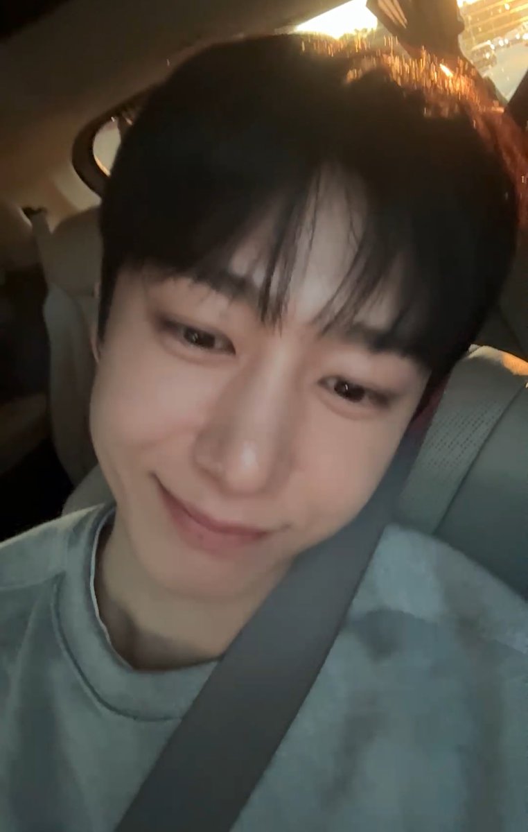 randomhyungwon's tweet photo. The cutest smile 😼😼😼 https://t.co/iWfWo8uRVc