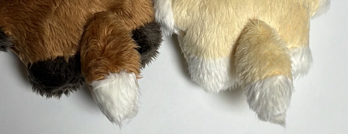 그리고 이번엔 클라모르도… 만들었는데요
이런저런 사정으로 2차 지인제로만 할까하다가 단가 낮춰지는 수량 채우기엔 조금 어려울 것 같다고 판단해서 그냥 세상에 내보내기로 했습니다
꼬리는 이렇게 생겼어요