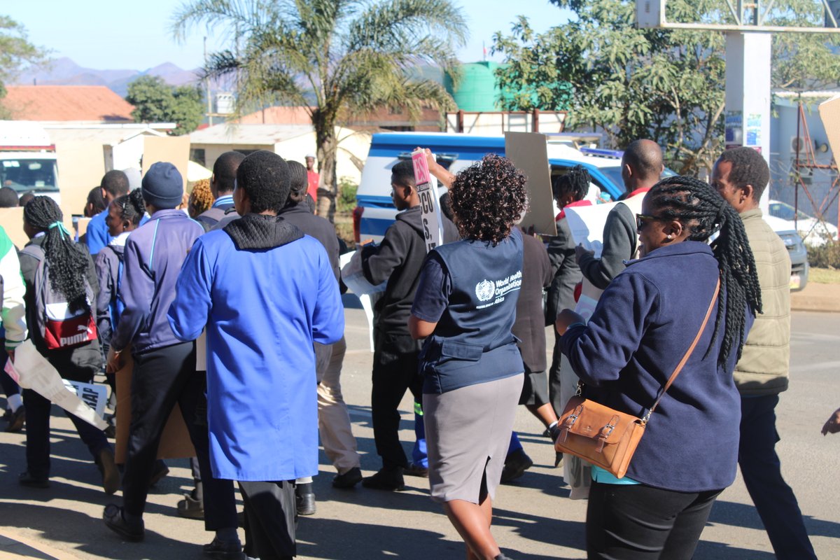 WEswatini's tweet image. #WHO supported the commemoration of World no #Tobacco Day, reaching over 1000 pupils and adults in Pigg's Peak town and schools. Audiences were warned of the deceptive flavours used by the tobacco industry to leu new users, especially young people