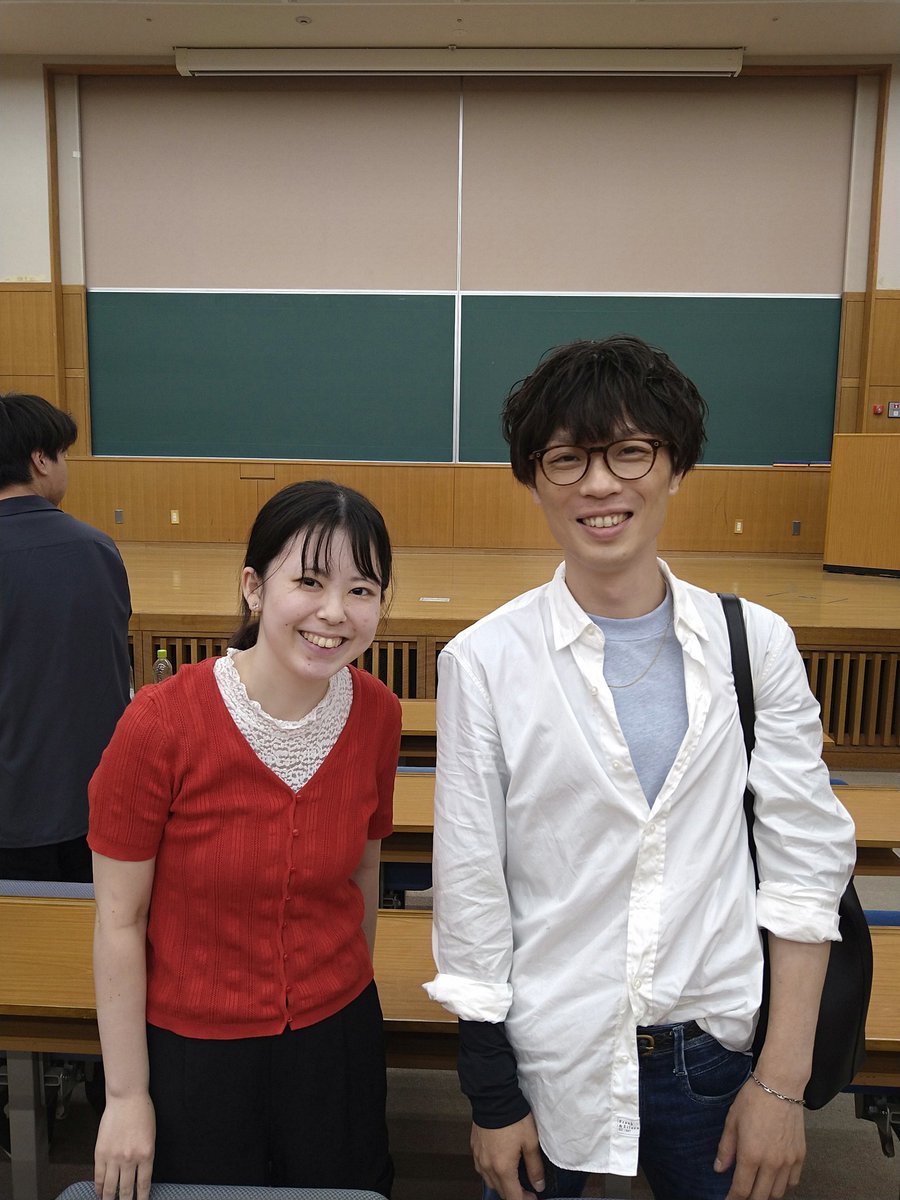 6/10に甲南大学さんに行ってきました。

村山浩昭先生、秋田真志先生のほか、今西貴大さん、上田大輔さん（関テレ記者、弁護士)という豪華メンバーの方々のイベントでした。

村山先生から最後に一言、「自分の可能性に限界を抱えるな！」とのことでした。

今西さんとの写真を添えて🍀

(西川)