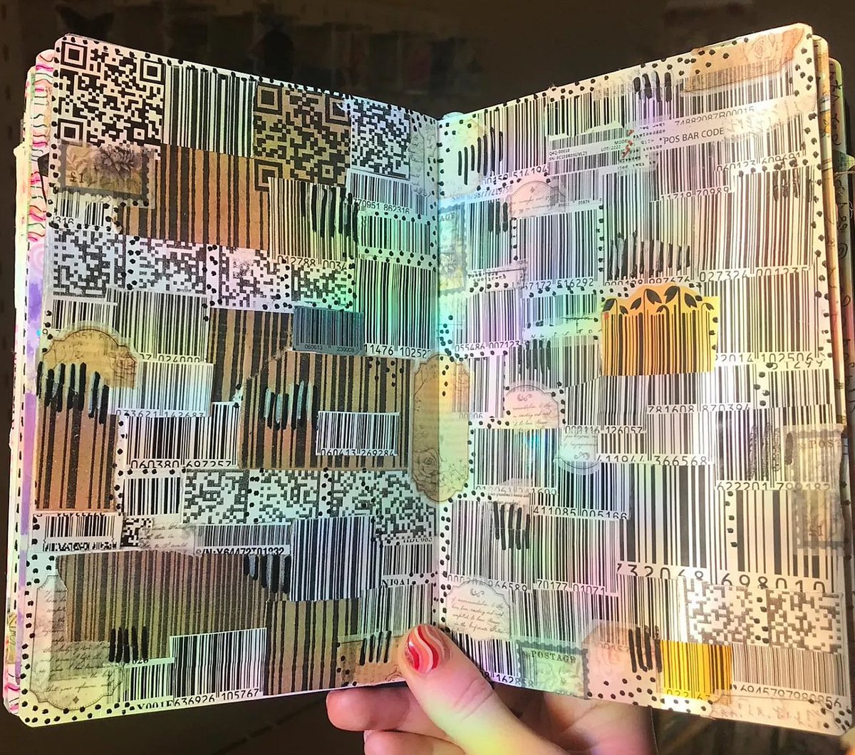 2010년대부터 크게 번성한 일기 쓰기-꾸미기. 우리말로는 다꾸, 영어로는 저널링(journaling)이라 부른다. 서양에서 SNS를 중심으로 정크 저널, 불렛 저널 등이 유행하면서 각종 저널 앱과 종이 다이어리·플래너 시장이 폭풍 성장 중. 영국에서는 하나의 예술산업으로 자리잡아 일기 축제(Journal