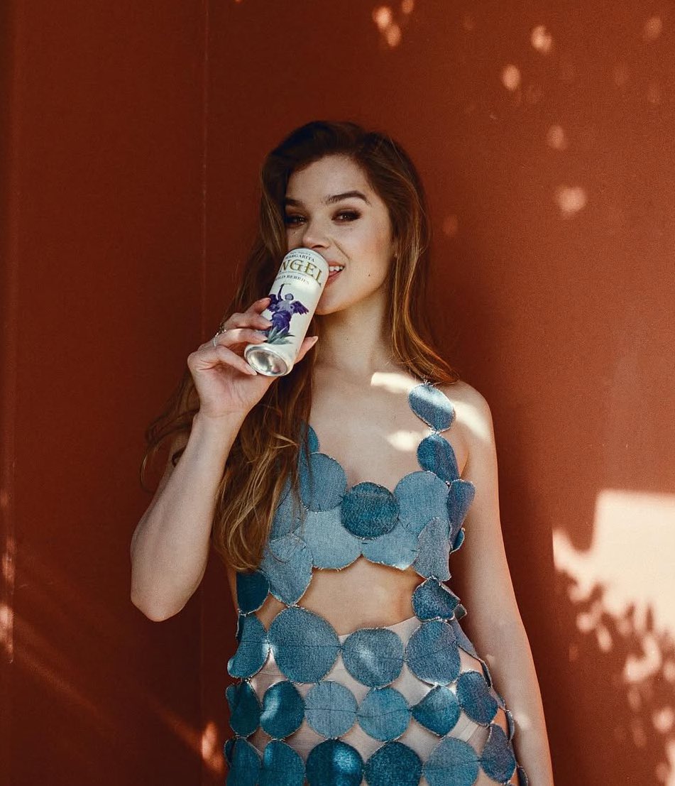 archiveshailee's tweet photo. HAILEE STEINFELD. https://t.co/Mjw5S3OQn0