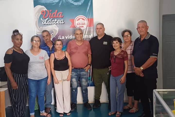 Visita de la Comisión evaluadora del Programa de Doctorado de Producción Animal a la S.U.R.L Lácteos Rojas, escenario para el cierre del ciclo del Proyecto Nacional liderado por la Dr.C. Areadne Sosa Ceijas, del ICA.
#Cuba #ICACuba #ciencia #ramaagropecuaria #Posgrado #ICA60AÑos