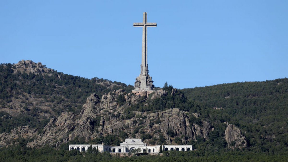 AbogadosCrist's tweet photo. ¡La cruz del Valle NO se toca! https://t.co/GAv0bYZNgv