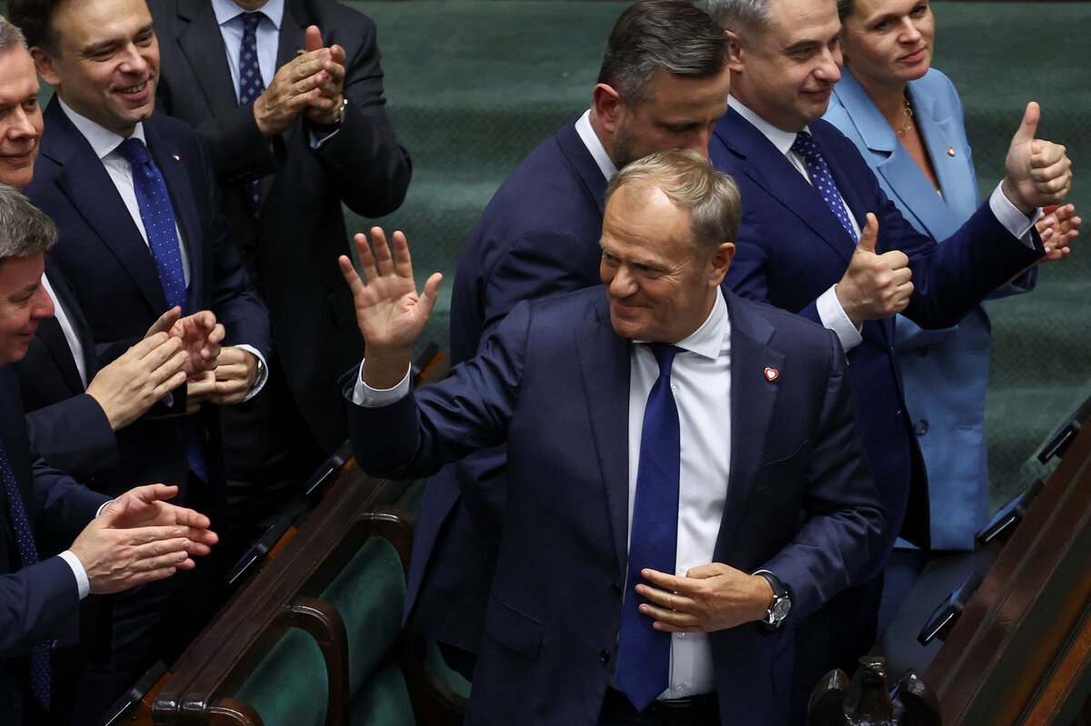 Vertrauensabstimmung in Polen
TUSK KANN AUFATMEN 
Im Sejm, dem polnischen Abgeordnetenhaus, hat über die Hälfte der Abgeordneten Premier Tusk das Vertrauen ausgesprochen. von Gabriele Lesser,
in: taz, 11.6.2025 taz.de/Vertrauensabst…
