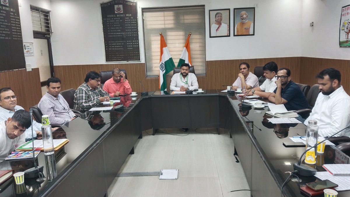 DMCentralDelhi's tweet photo. Meeting of District Road safety Committee held. 
Direction have been issued to identify dark spots and ensure adequate illumination during night. 
Also pending repair of Roads to be completed before onset of Monsoon. https://t.co/NJxgMPiqY9