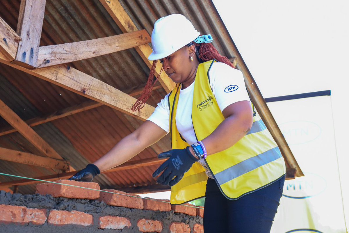 chozen_rays's tweet image. True leadership is all about leading by action not words!!  Our CEO @sylmulinge joins hands with MTN in a life changing initiative to construct and upgrade healthcare infrastructures at Alwi HCIII.#21DaysOfYelloCare #ConnectingAtRoots #BuildingForTomorrow