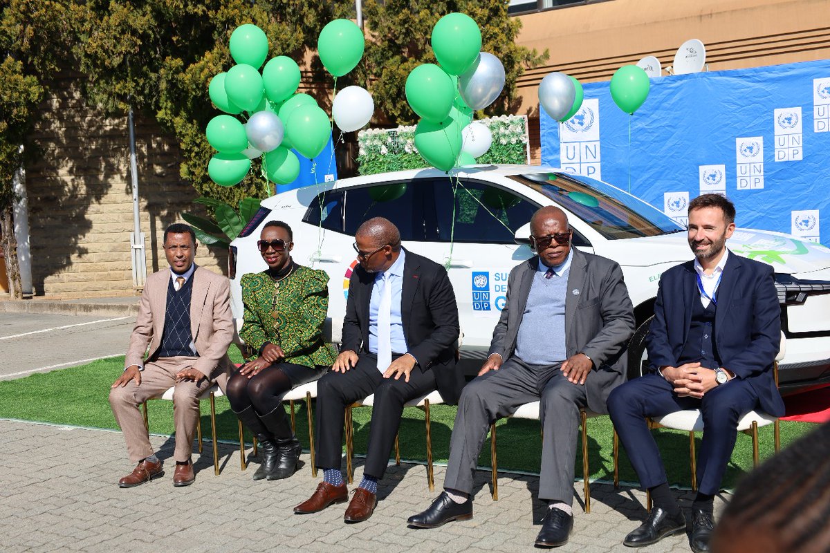 UNDPLesotho's tweet image. UNDP officially launches the electric vehicle — a milestone in promoting sustainable transport and environmental stewardship. Together, we drive toward a greener, cleaner future. 
#EVLaunch #UNDPLesotho #SustainableDevelopment #GreenMobility