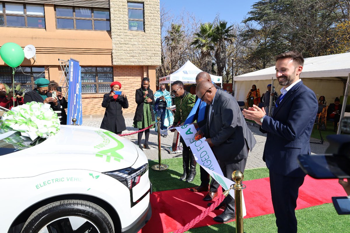 UNDPLesotho's tweet image. UNDP officially launches the electric vehicle — a milestone in promoting sustainable transport and environmental stewardship. Together, we drive toward a greener, cleaner future. 
#EVLaunch #UNDPLesotho #SustainableDevelopment #GreenMobility