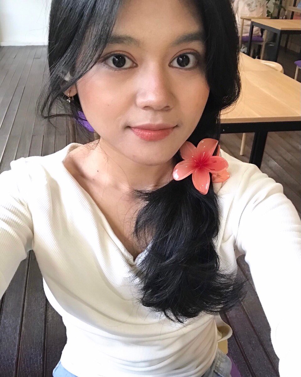 in white, our hearts unite  ‧˚ ☁️⋅♡

#PLLISelcaDay #플리셀카데이 
#PeuldoongieSelcaDay  #플둥이셀카데이
