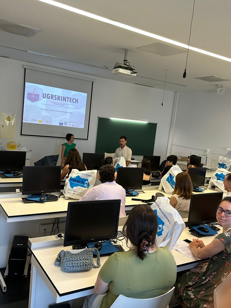 Segundo día de inmersión en Histología, Ingeniería de Tejidos y ATMPs, en la formación intensiva y práctica de la Escuela de Verano UGRSKINTECH. Universidad de Granada, conferencias de vanguardia, talleres de laboratorio y debates <a href="/CarmonaSGloria/">Gloria Carmona</a>  redterav.es/ffis/detalleCo…
