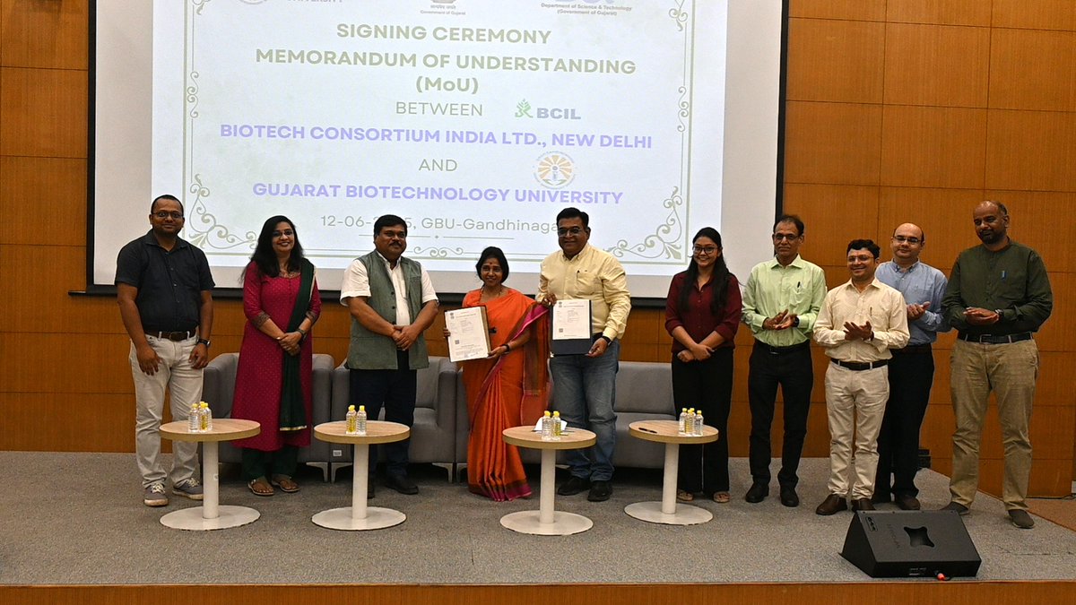 MoA executed between BCIL and GBU for innovation, management and technology transfer in the presence of MD BCIL, Dr. Purnima, Dr. S S. Majumdar, Director General, Dr. Bandyopadhyay, Director, Dr. J Lilani, Registrar, Prof. R Rawal, Dean Academics, Prof. S P Singh, Dean Research