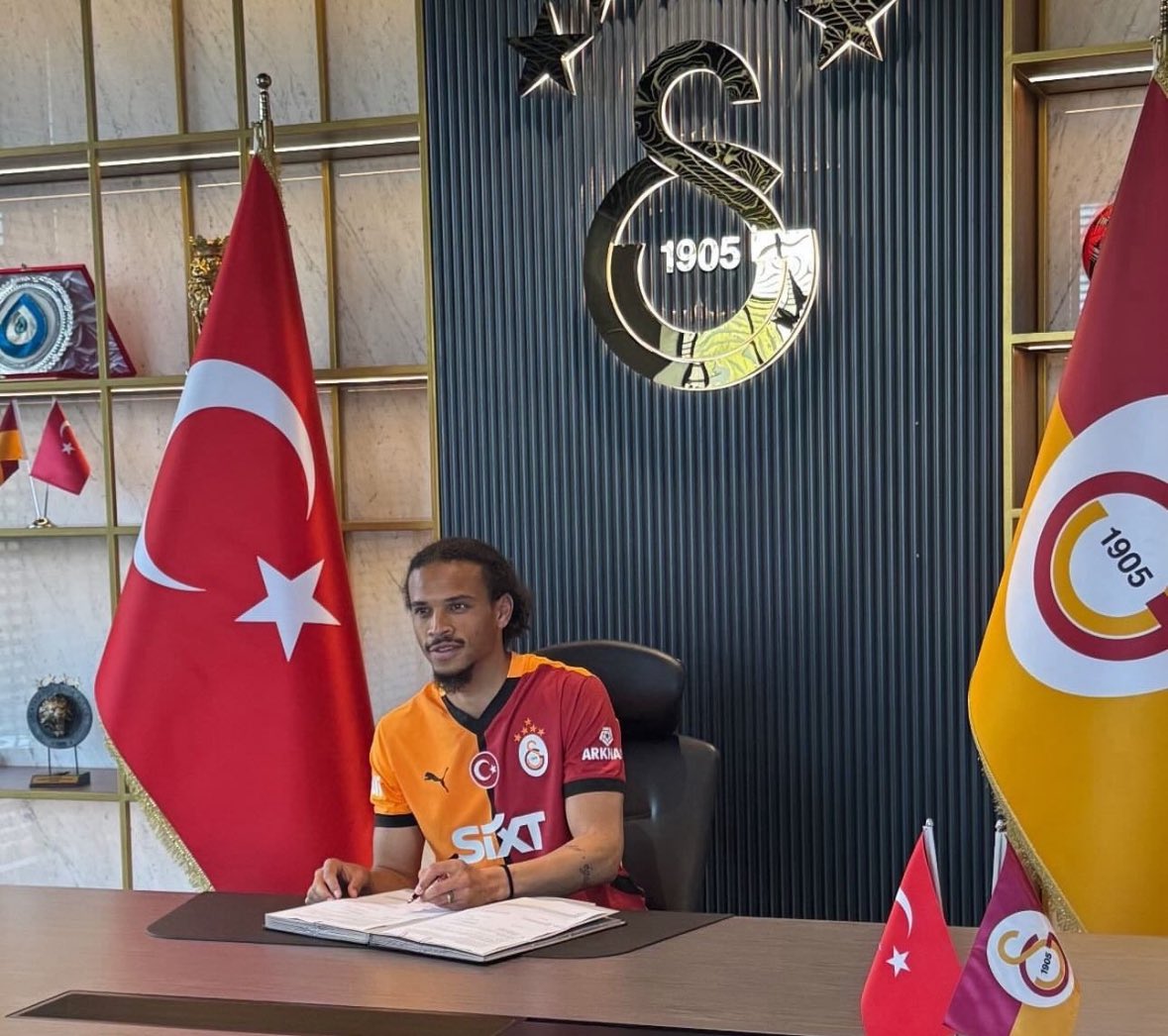 RomanzioF's tweet photo. ❤️💛🇹🇷 Leroy Sané officially joins Galatasaray on three year contract. https://t.co/8RfgurMTlF