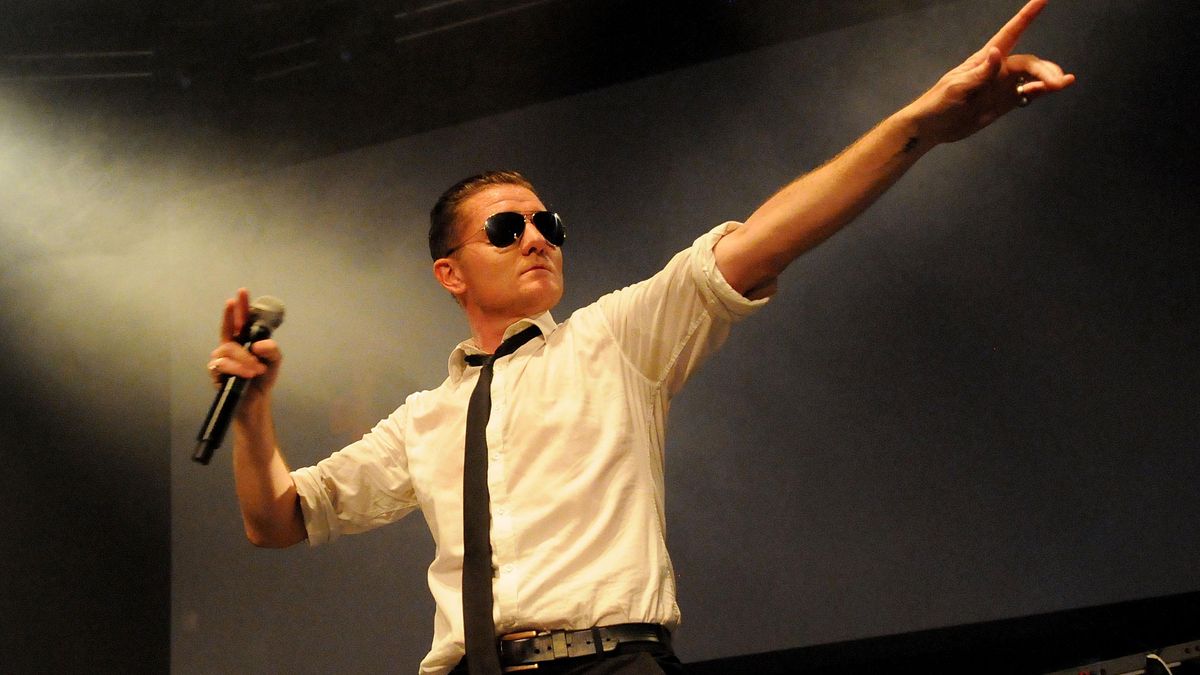 RIP Douglas from Nitzer Ebb. Nice guy, brilliant singer, absolute hero. 😥