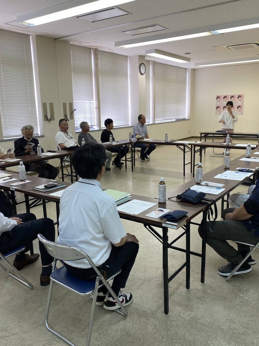 degawamomoko's tweet photo. 本日は、斐川町土地改良区理事会で農業問題について意見交換。

その後、斐川漁業会のしじみ漁師の皆さんと交流させていただきました。

斐川農政会議役員会にも出席し、営農団体の皆さんと豪農屋敷で懇談会を開催。

午後は平田地域のさまざまな事業所や企業を訪問し、夕方からは森山ゆうすけ県議の後援会主催「出川桃子を囲む会」に参加しました。

「身体だけは大切にね」——そんな優しい言葉に、思わず涙がこぼれそうに…。

皆さんの想いを力に変えて、明日も全力で走ります！

 #島根県
 #出雲市
 #平田町
 #森山ゆうすけ県議
 #出川桃子を囲む会
 #出川桃子