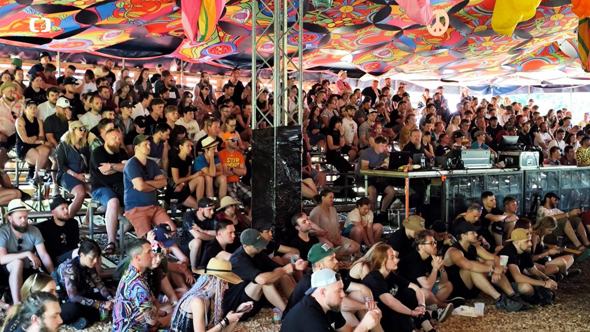 Česká televize (@czechtv) on Twitter photo 🎶 Česká televize se jako generální mediální partner <a href="/rockforpeople/">Rock for People</a> aktivně zapojuje i do doprovodného programu.
🎙️ Na festivalu měla dnes úspěch debata <a href="/MartinReznicek/">Martin Řezníček</a> s <a href="/bartkovskym/">Martin Bartkovský</a> na téma Zahraniční zpravodajství v éře nejistých zítřků.
🧠 Tradičně nechybí ani oblíbený 🎶 Česká televize se jako generální mediální partner <a href="/rockforpeople/">Rock for People</a> aktivně zapojuje i do doprovodného programu.
🎙️ Na festivalu měla dnes úspěch debata <a href="/MartinReznicek/">Martin Řezníček</a> s <a href="/bartkovskym/">Martin Bartkovský</a> na téma Zahraniční zpravodajství v éře nejistých zítřků.
🧠 Tradičně nechybí ani oblíbený