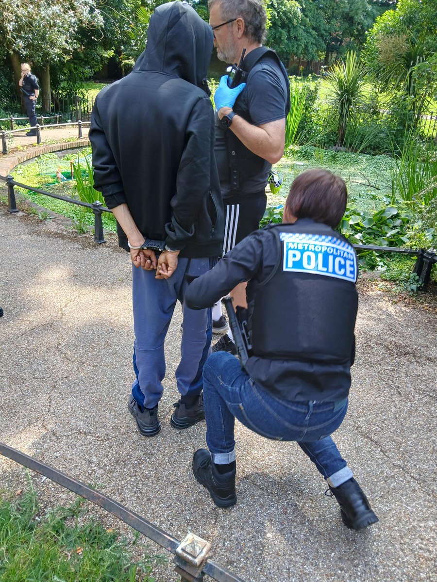 MPSNorthActon's tweet photo. The operation is in regards to drug dealing and drug users on our ward. Searches were conducted and arrests were made. We will continue conducting this operation all week trying to cover all areas where we know these types of incidents occur.
#yourlocalmet https://t.co/q27y7O3twY