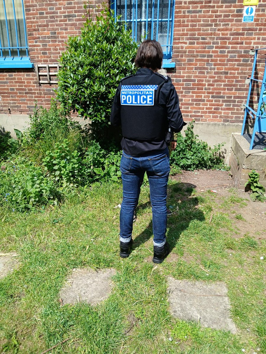 MPSNorthActon's tweet photo. The operation is in regards to drug dealing and drug users on our ward. Searches were conducted and arrests were made. We will continue conducting this operation all week trying to cover all areas where we know these types of incidents occur.
#yourlocalmet https://t.co/q27y7O3twY