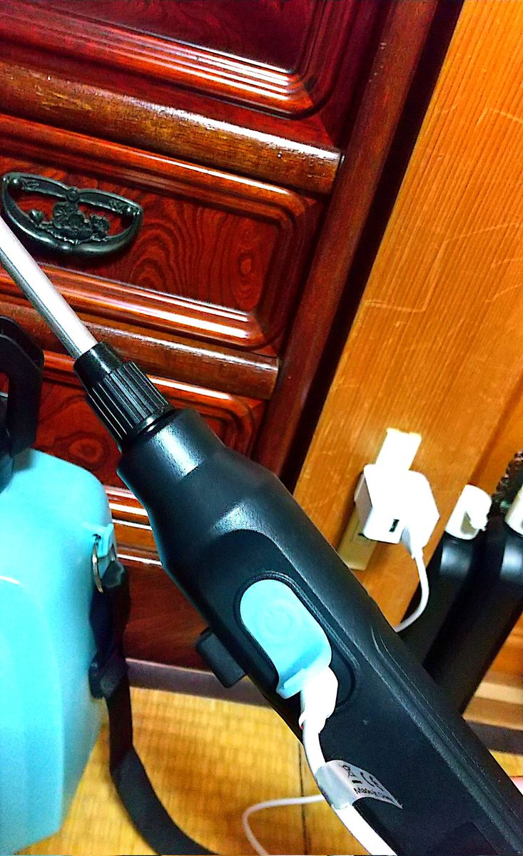 CSWFBus93mMTUCs's tweet photo. 除草剤用噴霧器買ってきた！安い充電式だから、素人でもつかいやすいかな？USB充電とは！いまや農機具も今時だなぁ～！ https://t.co/1Xz3zeWBKl