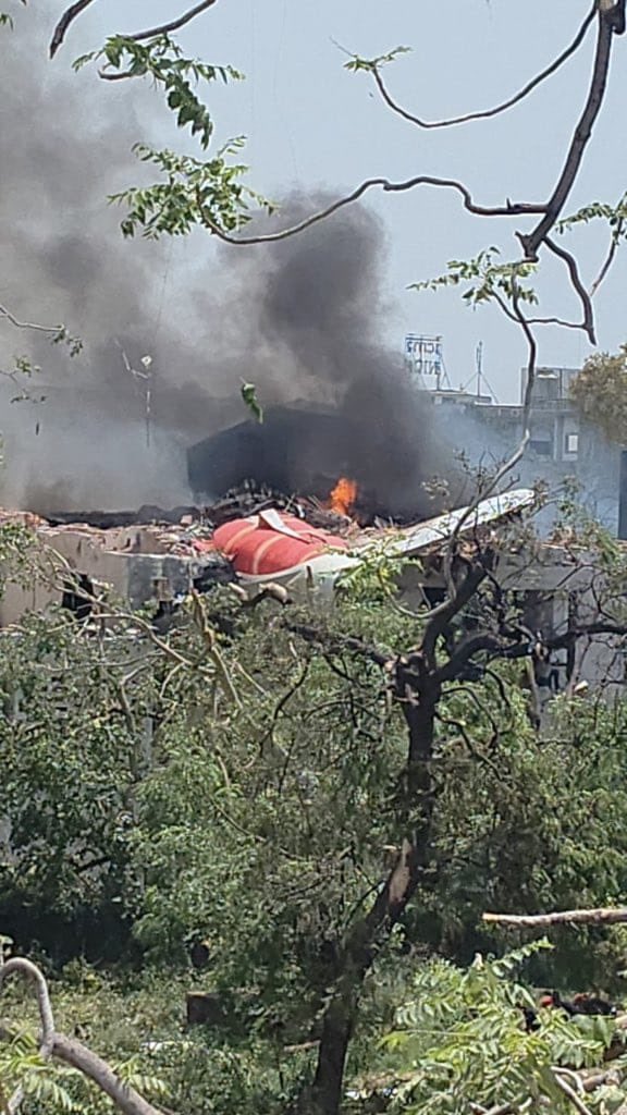 PritamBarwar's tweet photo. #planecrash #Ahmedabad #AirIndiaLondonFlightCrash https://t.co/MNcsHRmXgf
