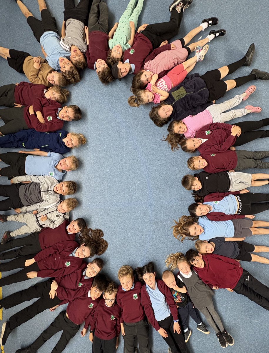 crosshill_ps's tweet photo. Whole school photo #CrosshillEYC #CrosshillClass1 #CrosshillClass2 https://t.co/iAFLUGFcWM