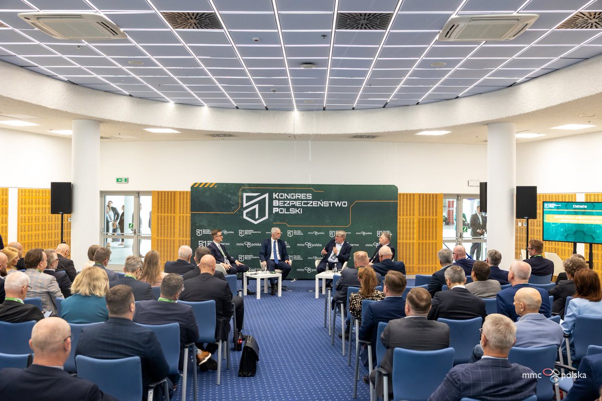 Kongres Bezpieczeństwo Polski (@totalsecuritypl) on Twitter photo Drugi dzień #KBP2025 to także kontynuacja sesji Defence Horizon – Przemysł zbrojeniowy, poświęconej kierunkom rozwoju, innowacjom oraz wyzwaniom stojącym przed polskim i międzynarodowym sektorem obronnym. 🎙️ Drugi dzień #KBP2025 to także kontynuacja sesji Defence Horizon – Przemysł zbrojeniowy, poświęconej kierunkom rozwoju, innowacjom oraz wyzwaniom stojącym przed polskim i międzynarodowym sektorem obronnym. 🎙️