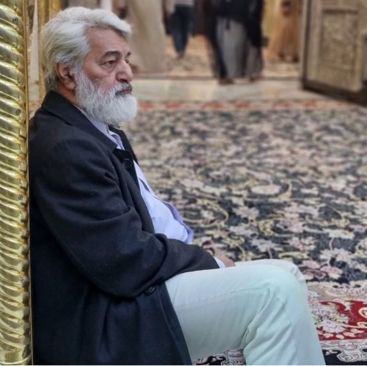 zaheedii's tweet image. انا لله و انا الیه راجعون
بنده نوازی کنید و به روح پدرم صلوات هدیه دهید.