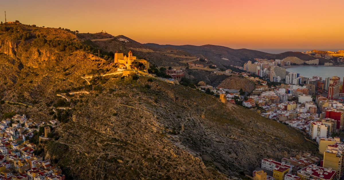 Comunitat Valenciana (@c_valenciana) on Twitter photo 🏞️¿Senderismo con historia?
¡En Cullera lo tienes todo!
Desde la Torre de la Reina Mora al castillo, pasando por naranjos, arrozales y el Júcar.
Y si te quedas con ganas… ¡haz la senda de la Lloma! 🌿
bit.ly/4jN2RZ4
<a href="/visitcullera/">Visit Cullera</a> | #ActitudMediterránea 🏞️¿Senderismo con historia?
¡En Cullera lo tienes todo!
Desde la Torre de la Reina Mora al castillo, pasando por naranjos, arrozales y el Júcar.
Y si te quedas con ganas… ¡haz la senda de la Lloma! 🌿
bit.ly/4jN2RZ4
<a href="/visitcullera/">Visit Cullera</a> | #ActitudMediterránea