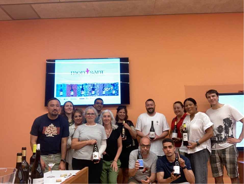 domontsant (@domontsant) on Twitter photo Ahir vam tornar a guiar un tast per als alumnes d'<a href="/enoturismEDU/">Escola Enoturisme Catalunya</a> De nou, gràcies per la bona acollida i la bona predisposició sempre cap als #VinsMontsant🍷 Ahir vam tornar a guiar un tast per als alumnes d'<a href="/enoturismEDU/">Escola Enoturisme Catalunya</a> De nou, gràcies per la bona acollida i la bona predisposició sempre cap als #VinsMontsant🍷