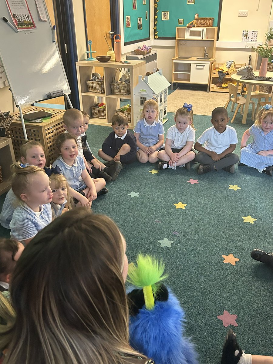 GrangeMrsS's tweet photo. Whole class engagement with phase 1 phonics this afternoon with Borris the Phonics King! #EYFS #Phonics #BorrisThePhonicsKing @GrangeMissWri @GrangeMissA @GrangeMrsMcG https://t.co/2PTVXehgUY