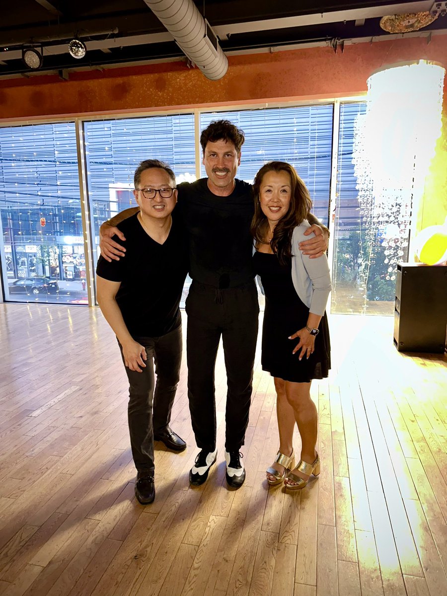 SkullBaseMD's tweet image. What an amazing night dancing with a star. Had a blast learning a Latin choreo routine from the talented Maksim Chmerkovskiy, our favorite pro from #DWTS. Such a nice guy and great teacher!
🎭🧠 What do performing neurosurgery and dancing have in common? More than you might…