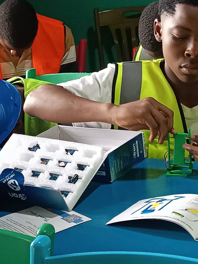 p_STEMhub's tweet photo. This summer, our learners are swapping  pens and books for pliers and wires. At Pathfinders STEM Hub, Bamenda-Cameroon 🇨🇲 , they’re spending the holidays building, creating, and exploring with our hands-on STEM kits from @nervtek_cii. Innovation never takes a break. https://t.co/nv6Ms3vEJL