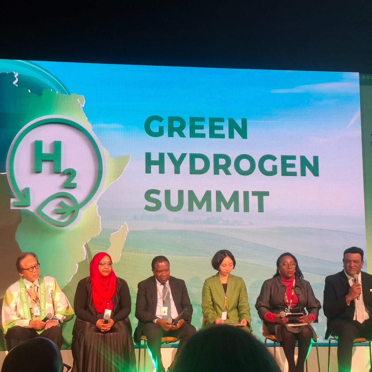 SegopotjeL's tweet photo. Dr Titus Mathe , CEO of South African National Energy Development Institute says that we need to create demand &amp; market for green hydrogen &amp; green ammonia locally. One of the initiatives @dstigovza is driving through SANEDI is to deploy refueling stations #AGHS2025 #itspossible https://t.co/myIcCYFEAE