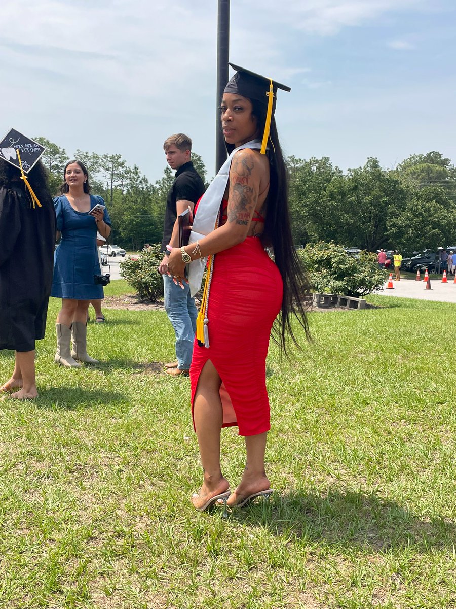 NiBanggaa's tweet photo. 🎓It Only Gets Better ❤️
Co’2025🥇 https://t.co/budxG4Ect0