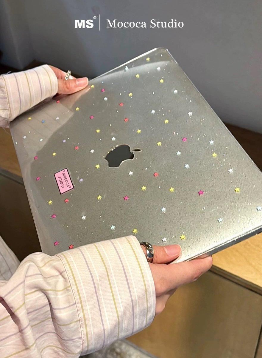 mprangcaseshop's tweet photo. How cute ☘︎ ! พรีเคส MacBook แบรนด์ mococa studio จัดโปรอยู่นะคะ 🐬
ราคา 580฿ Free shipping ( มัดจำ 290 )
🗯️ รุ่น/ลายเพิ่มเติมในเมนชั่นค่ะ
รอของ 10-20 วัน 📦
#เคส #เคสmacbook #macbook #พรีออเดอร์เกาหลี #พรีออเดอร์ #พรีจีน #mococa https://t.co/wAvvt1bl87