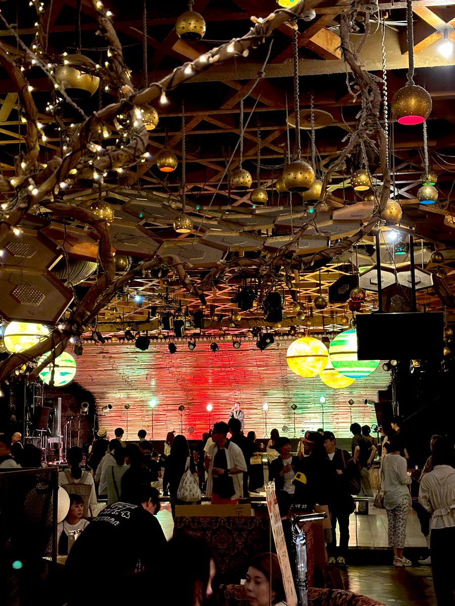 LocationShining's tweet photo. 週間マガリさん開催
味園ユニバースでのイベントにて、
Uvillageのカレーと私のドーナツコラボ
【チーズカレードーナツパン】
を販売させていただきました🍛🍩

なんと開演して3時間たたずに100個売り切れ😳✨
食べてくださった皆さん
完売後買おうとしてくださった皆さん
ありがとうございました😭🌟 https://t.co/zDeCQd2OCa