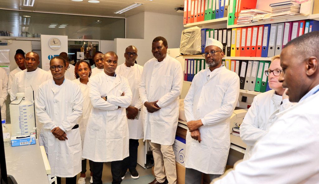 Privileged to host the British High Commissioner, Neil Wigan at KEMRI, Kilifi. The envoy was welcomed by the Board Chairman, Dr. Abdullahi Ali, <a href="/AliAbdulkabreta/">Dr Abdullahi Ali CBS</a>, Ag. DG Prof. Elijah Songok &amp; Deputy Director, CGMRC, Dr. Sophie Uyoga, <a href="/uyoga_sophie/">Sophie Uyoga</a>

<a href="/KEMRI_Wellcome/">KEMRI-Wellcome</a>| <a href="/UKinKenya/">UK in Kenya 🇬🇧🇰🇪</a>
1/2